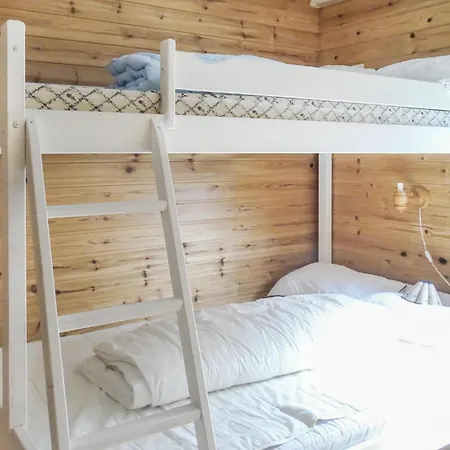 5 Bedroom Lovely In Kleppe Hébergement de vacances *